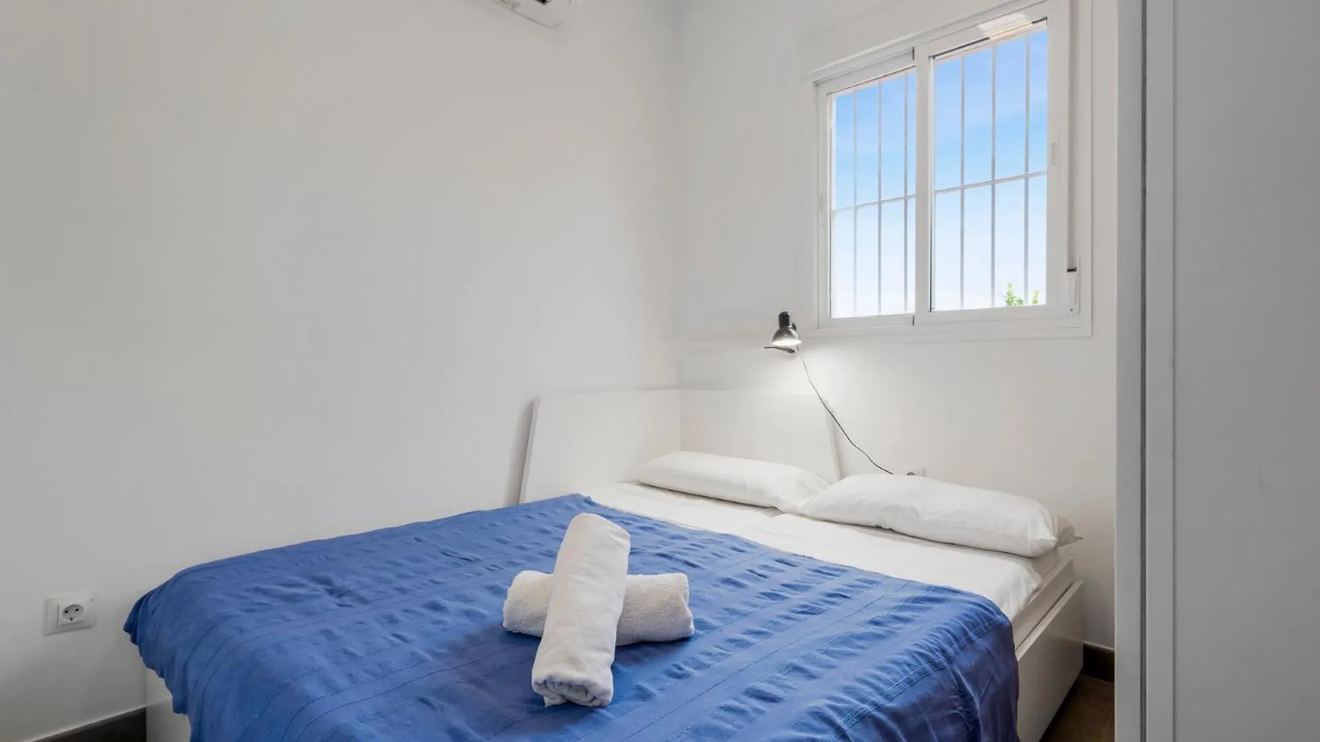 Tatil Evi Charming 3 Bedroom House With 2 Terraces Málaga İspanya