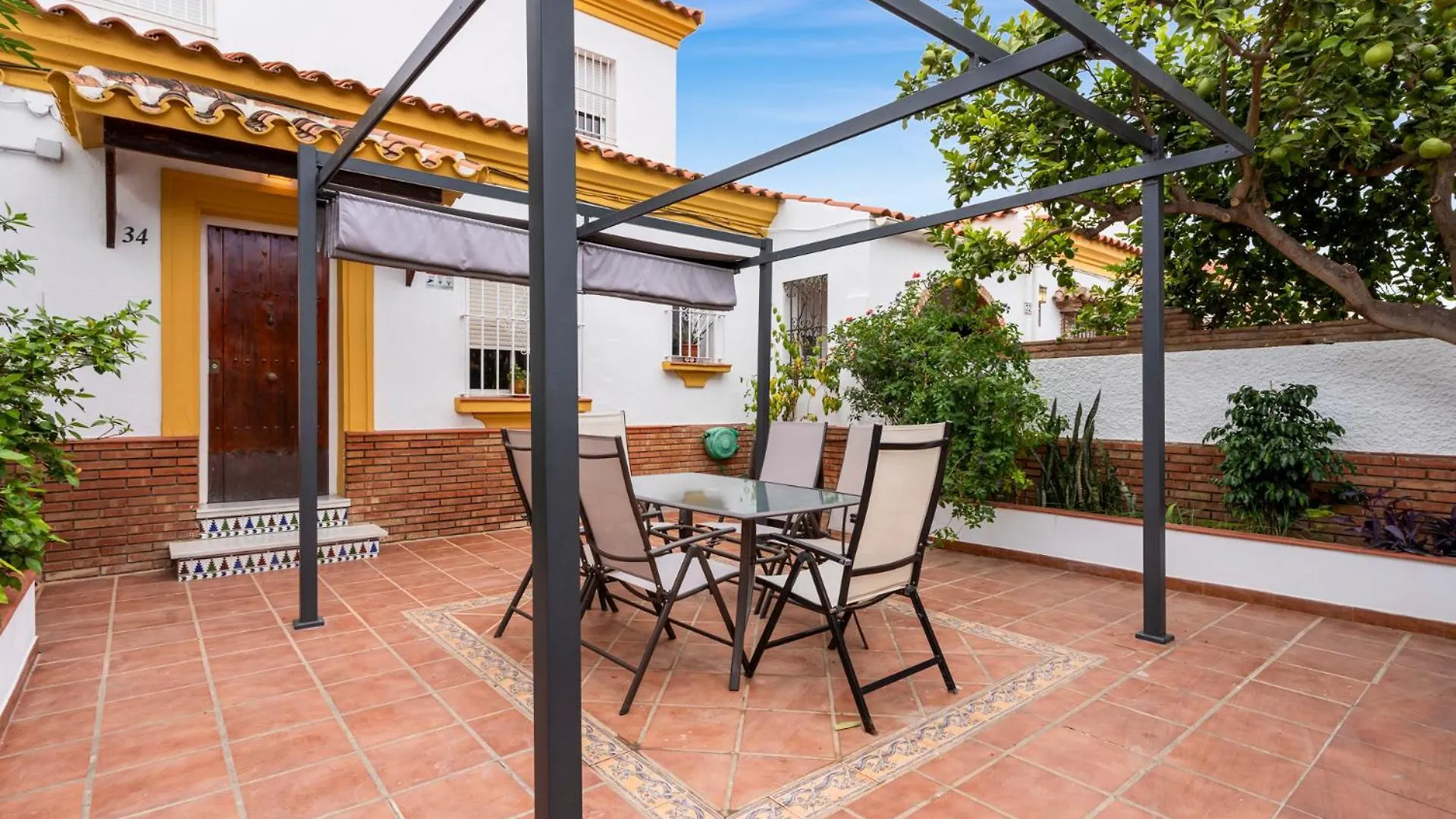 Charming 3 Bedroom House With 2 Terraces Malaga